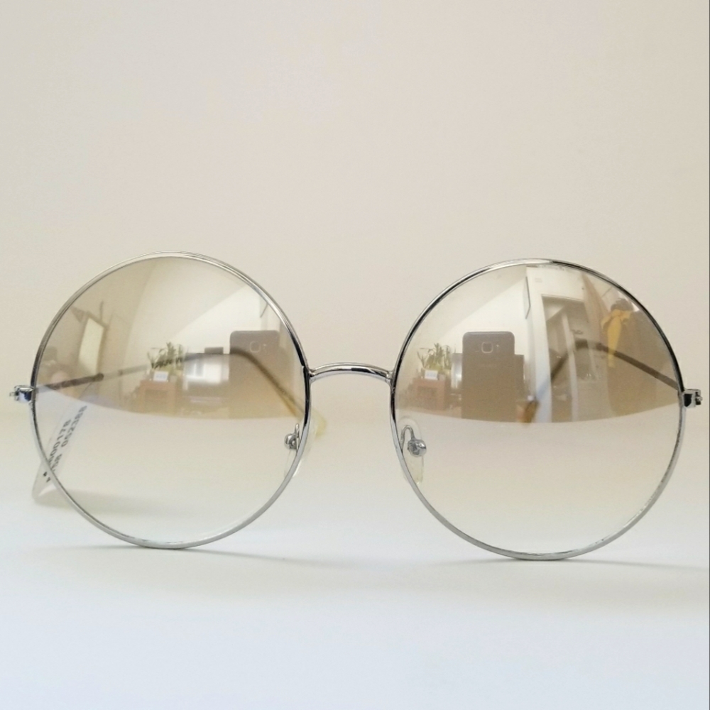 Oversized O-frame sunglasses